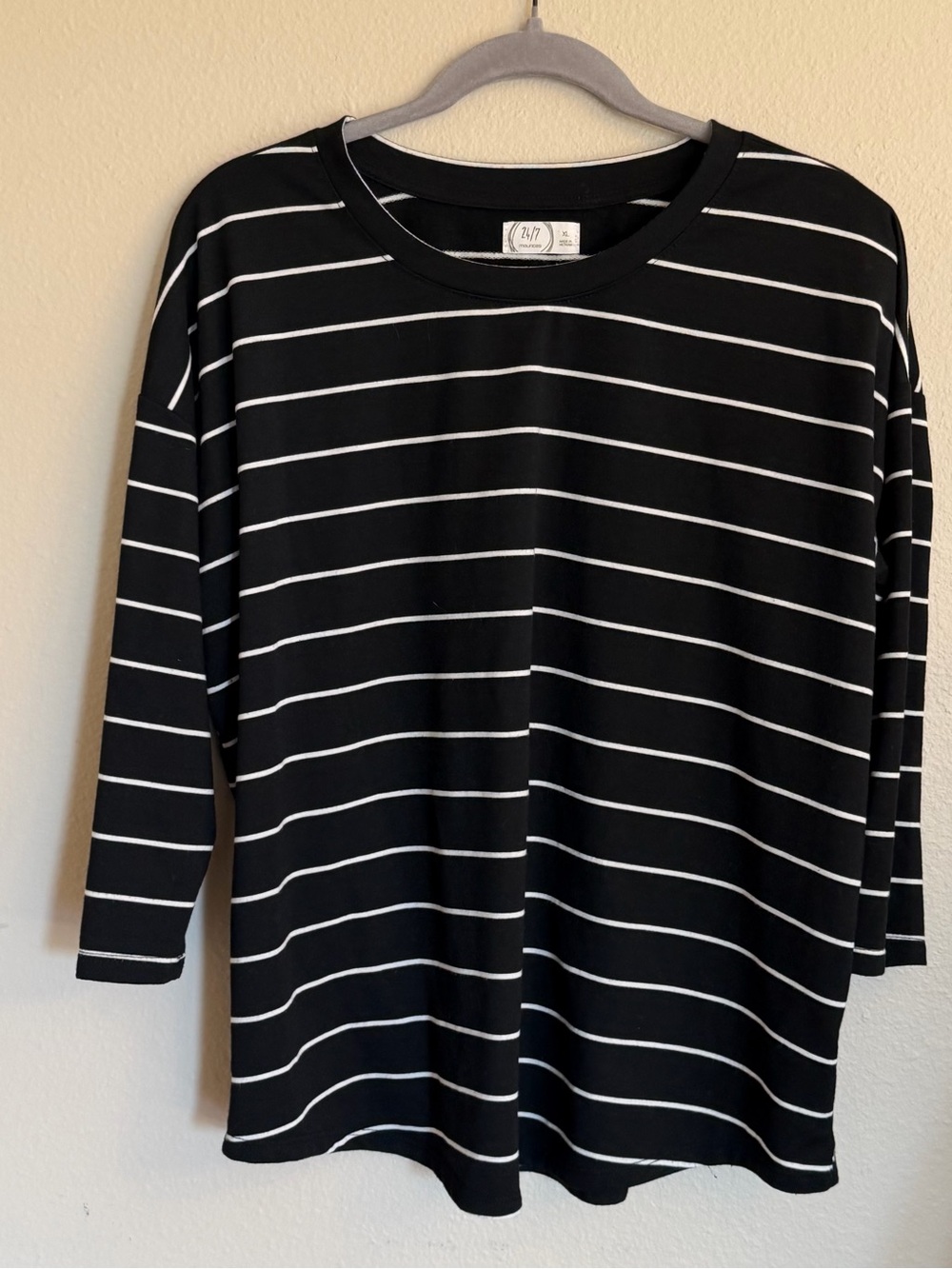 Maurices Black & White Striped Long-Sleeve Tee